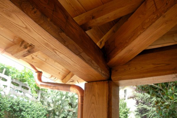 particolare-pergola-a-tre-falde--in-legno-di-castagno