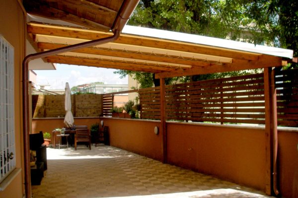 pergola-con-copertura-in-PVC